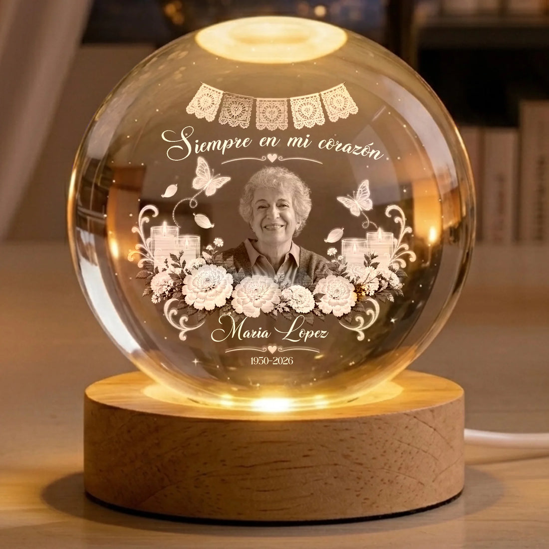 Personalized Spanish memorial crystal globe lamp with photo glowing warm on wooden base