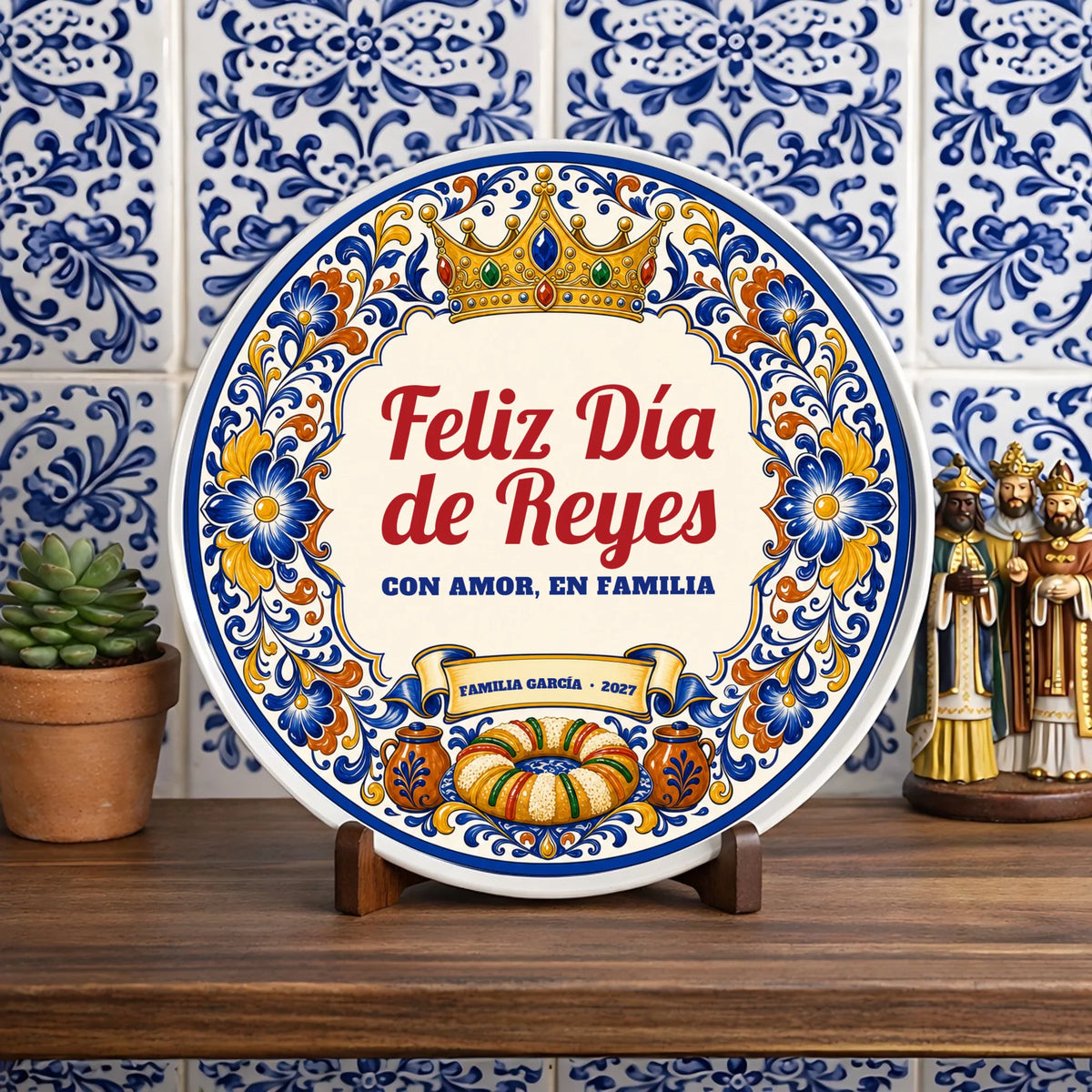 Personalized Día de Reyes ceramic plate with crown, rosca and family name