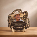 Spanish memorial plaque with cowboy photo standing on a wooden table